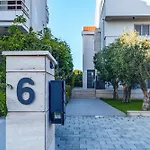 Tesa Luxury Apartment